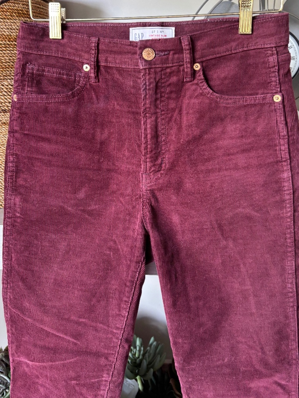GAP Vintage Slim High Rise Corduroy Burgundy  27/4 R